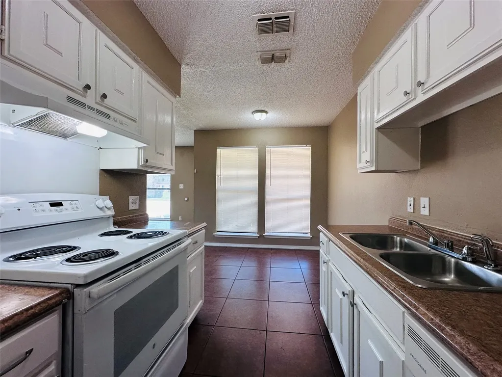 8109 Foxfire Lane White Settlement TX 76108