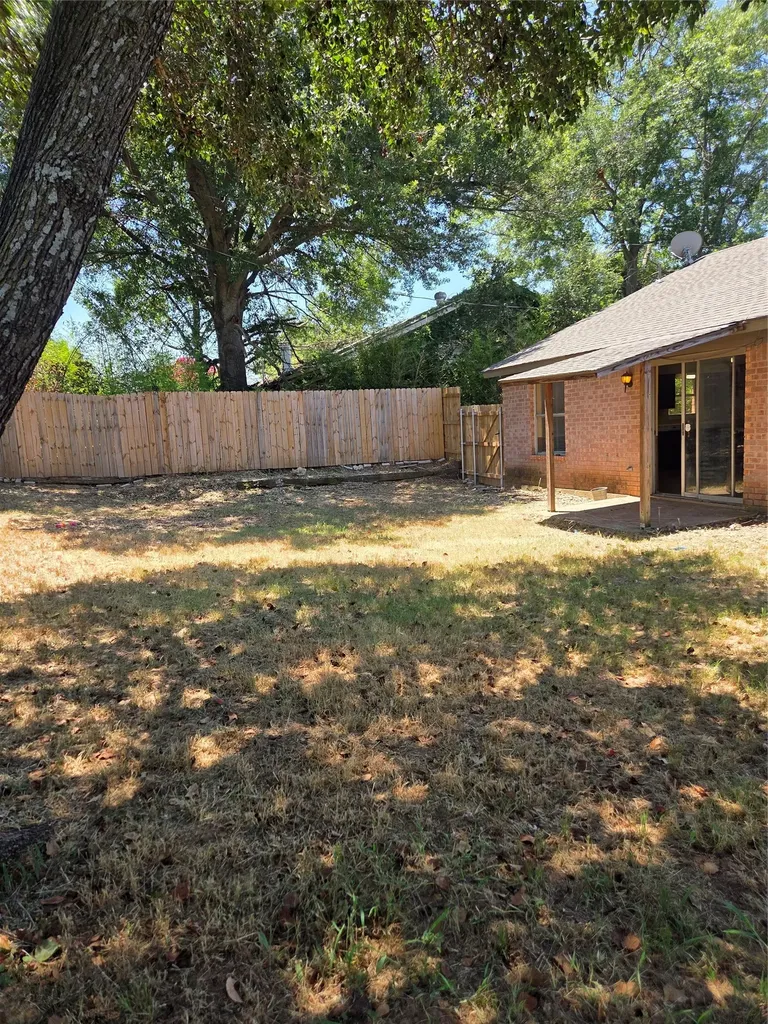6101 Cool Springs Drive Arlington TX 76001