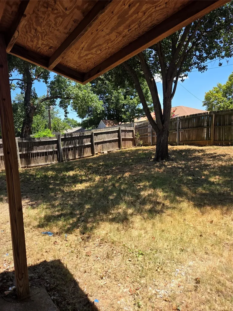 6101 Cool Springs Drive Arlington TX 76001