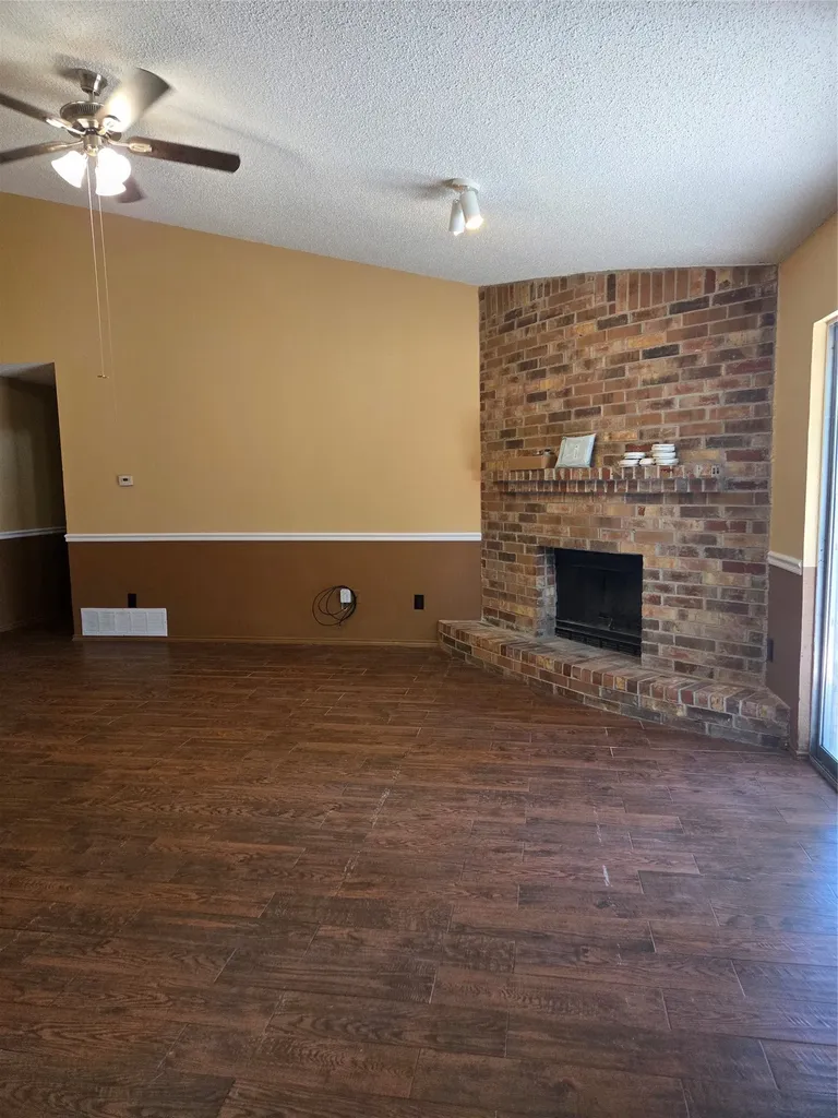 6101 Cool Springs Drive Arlington TX 76001