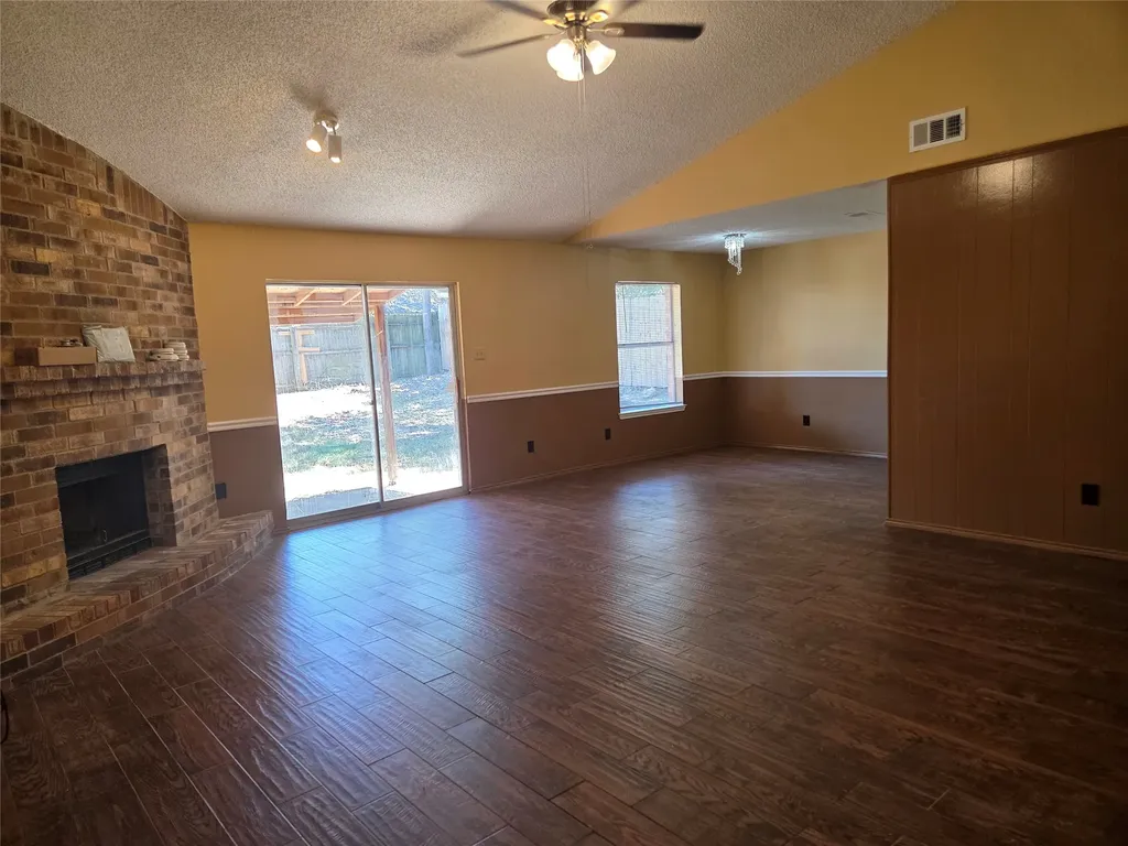 6101 Cool Springs Drive Arlington TX 76001