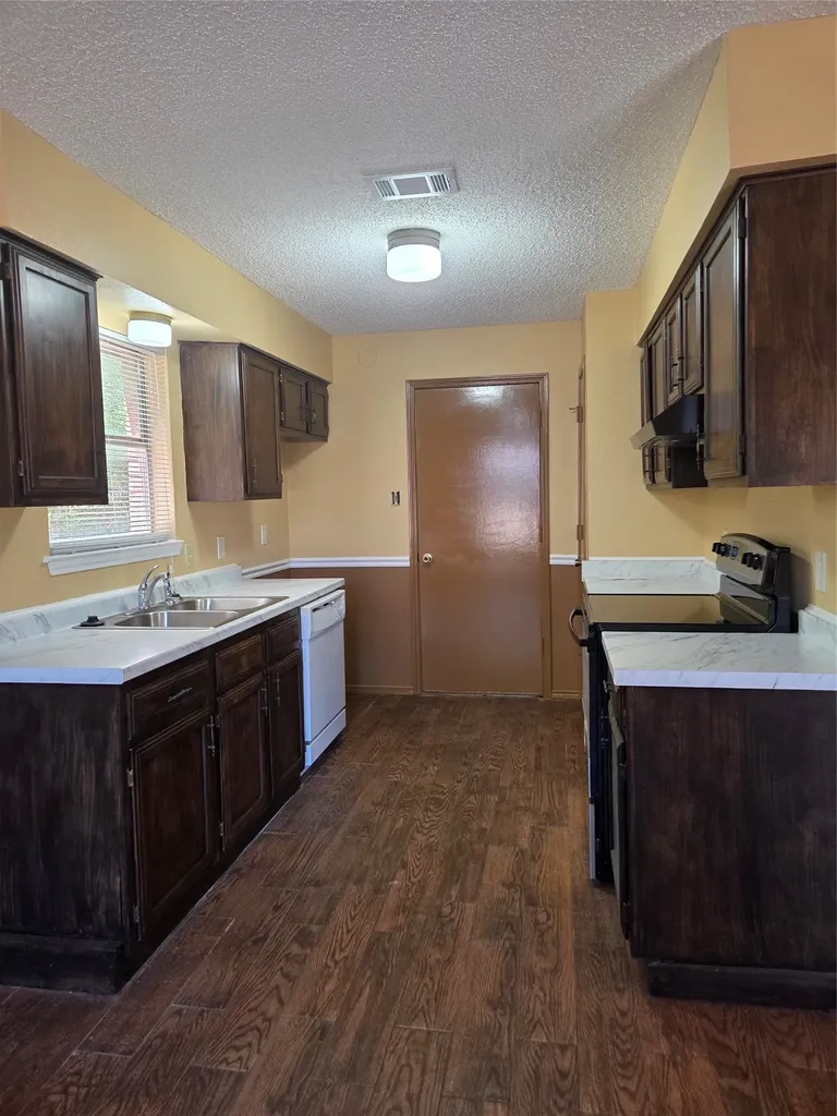 6101 Cool Springs Drive Arlington TX 76001