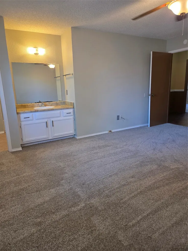 6101 Cool Springs Drive Arlington TX 76001