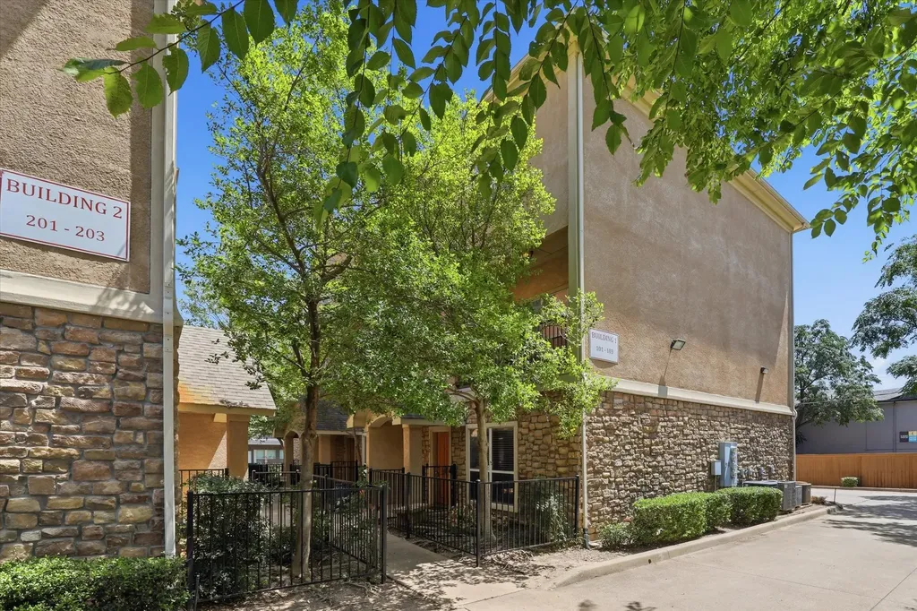 3111 Cedarplaza Lane Dallas TX 75235