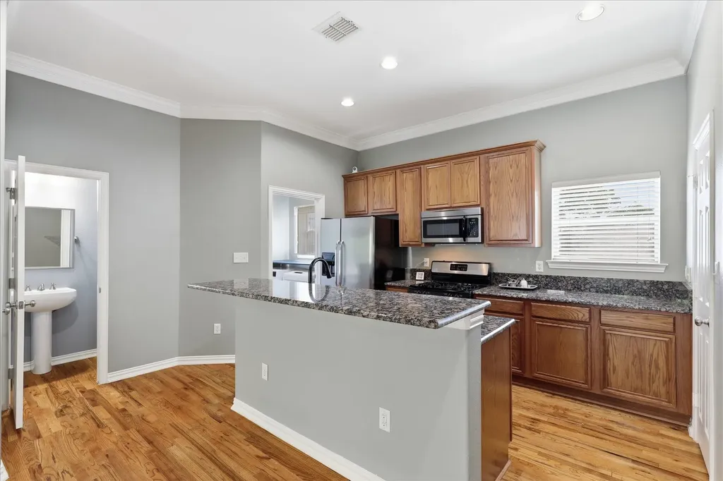 3111 Cedarplaza Lane Dallas TX 75235