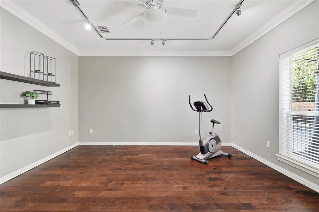 3111 Cedarplaza Lane Dallas TX 75235