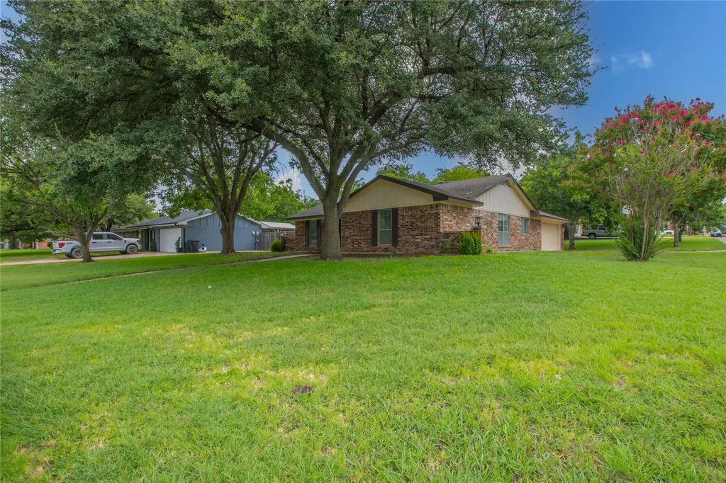 1311 Glenhaven Drive Cleburne TX 76033