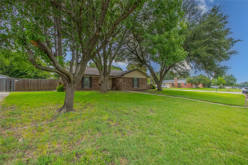 1311 Glenhaven Drive Cleburne TX 76033