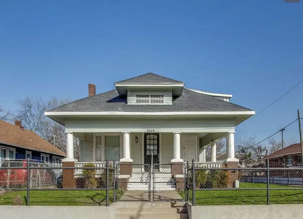 2629 S Jennings Avenue Fort Worth TX 76110