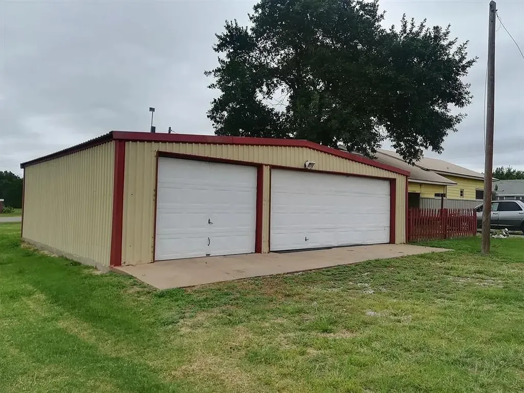 1101 N Main Street Electra TX 76360