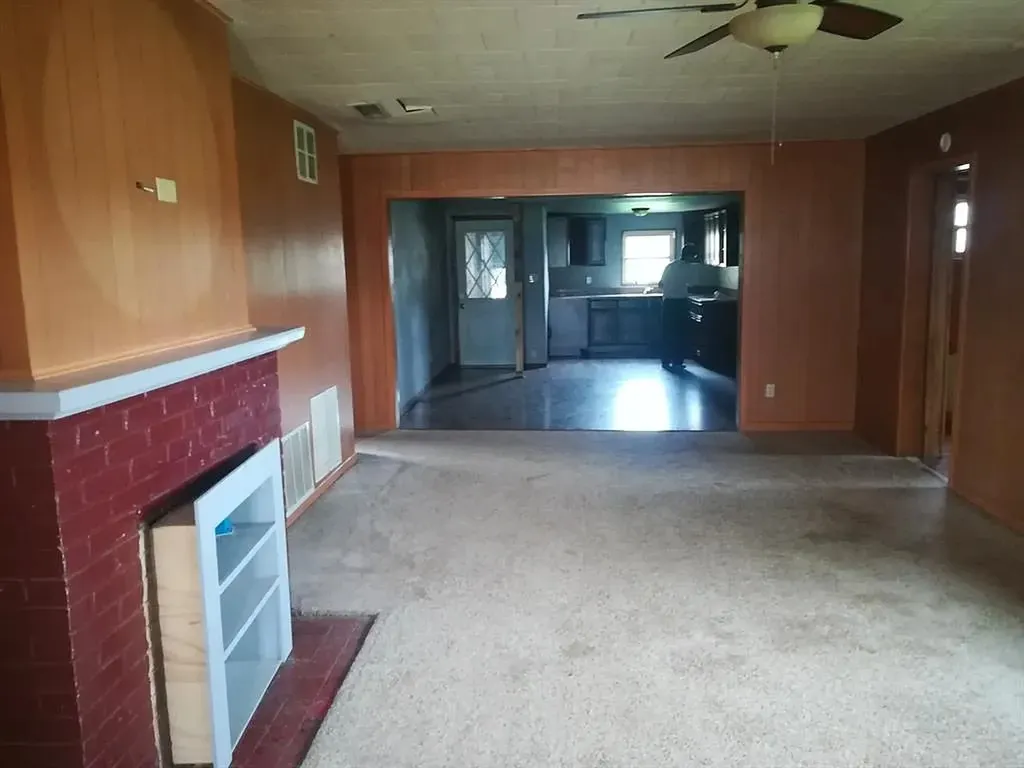 1101 N Main Street Electra TX 76360