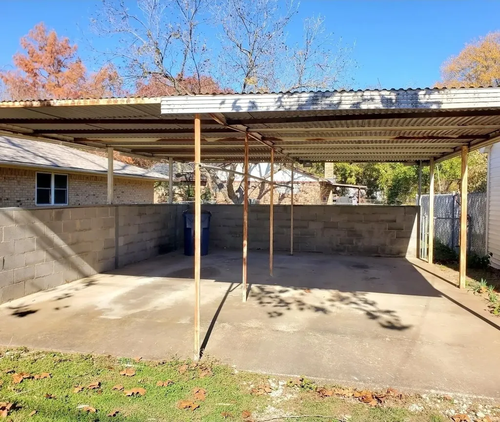 2421 Loy Lake Road Denison TX 75020