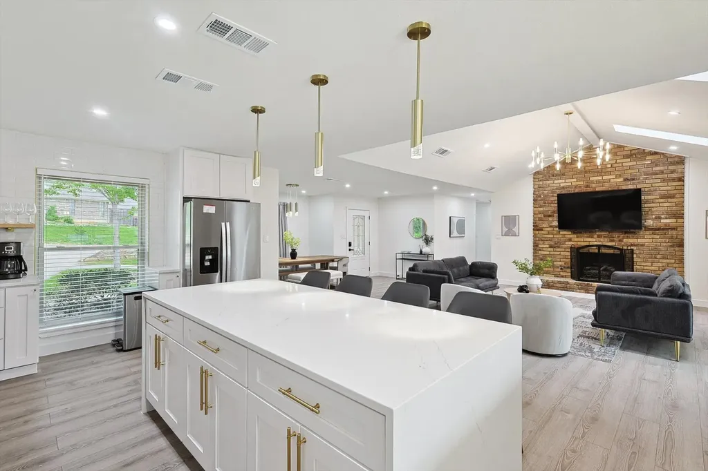 1208 Mayleaf Drive Irving TX 75060