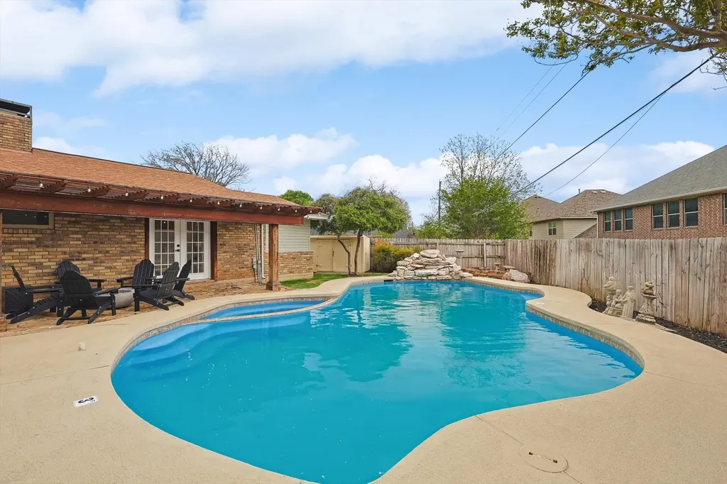 1208 Mayleaf Drive Irving TX 75060
