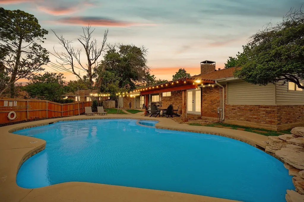 1208 Mayleaf Drive Irving TX 75060
