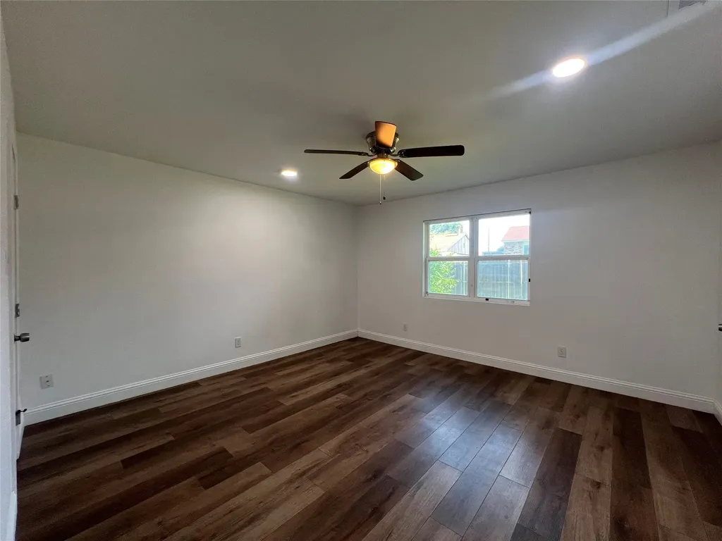 1809 Pilot Way Garland TX 75040