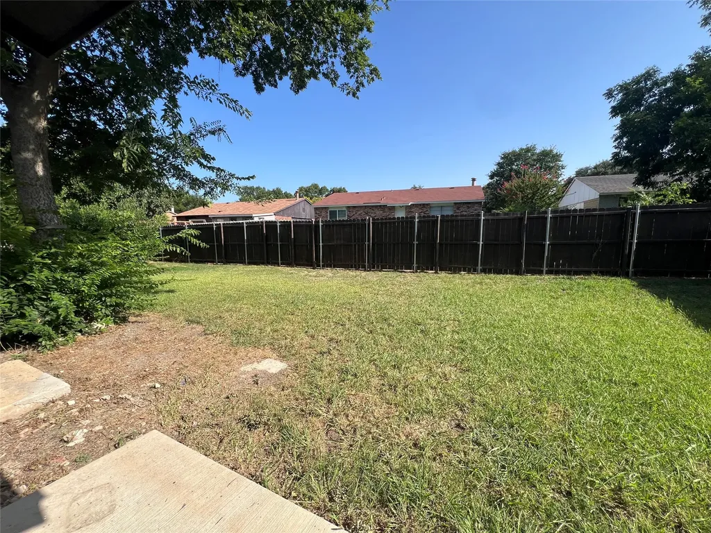 1809 Pilot Way Garland TX 75040