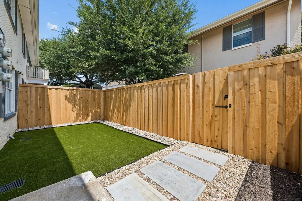 4729 Bradford Drive Dallas TX 75219