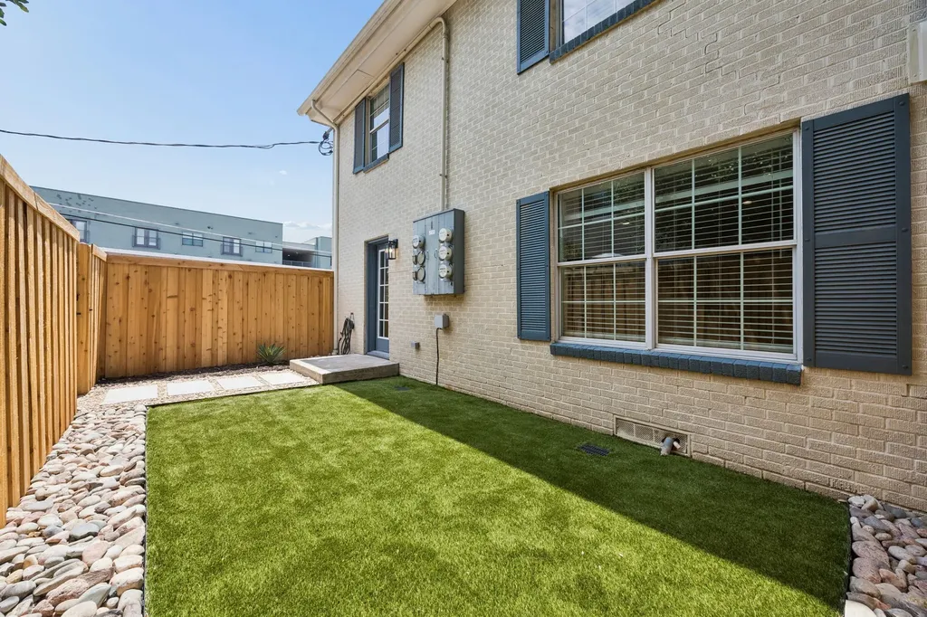 4729 Bradford Drive Dallas TX 75219