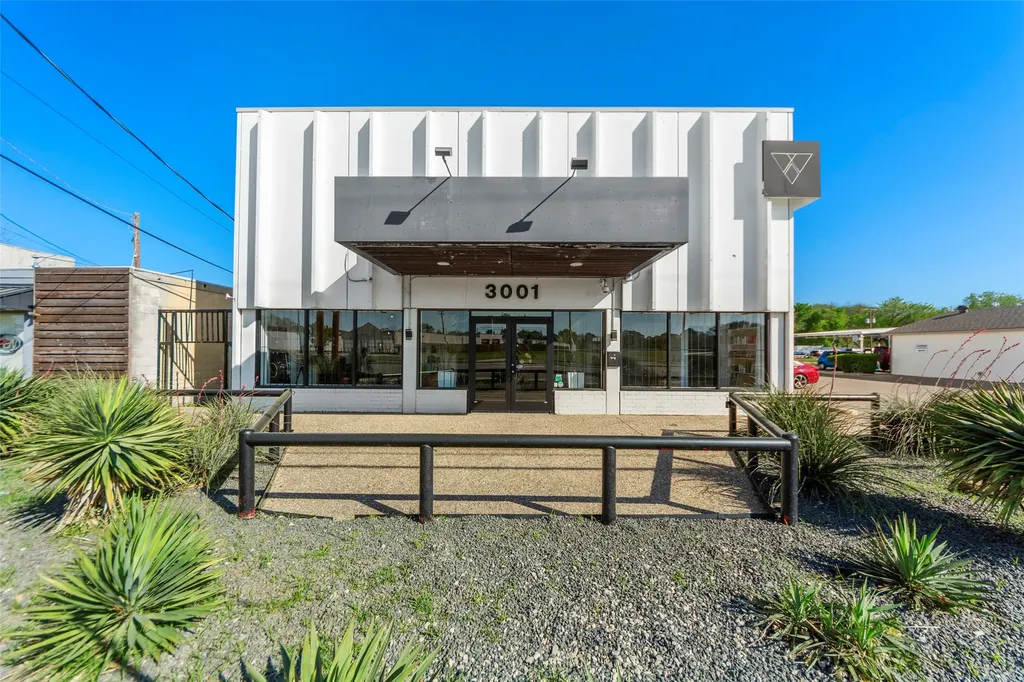 3001 Cooper Arlington TX 76015