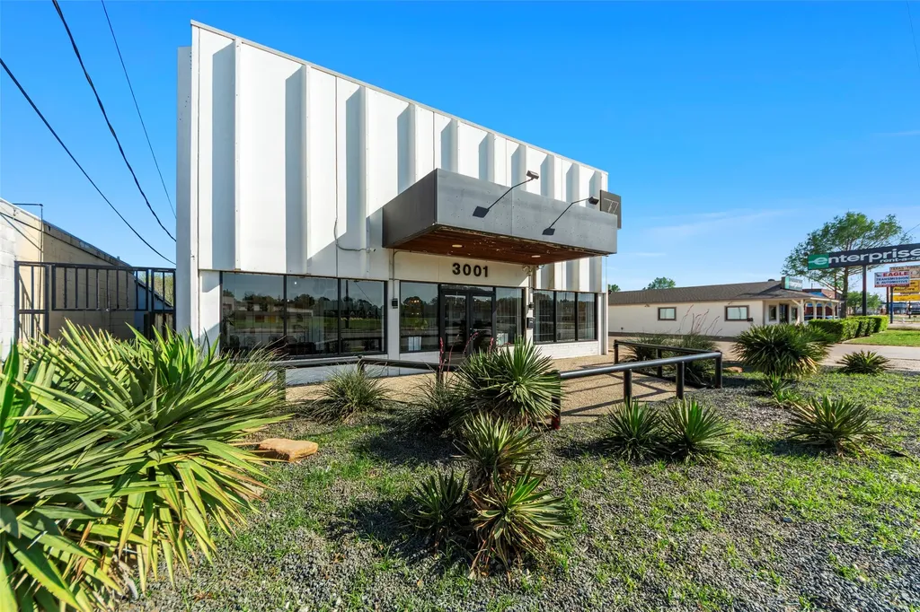 3001 Cooper Arlington TX 76015