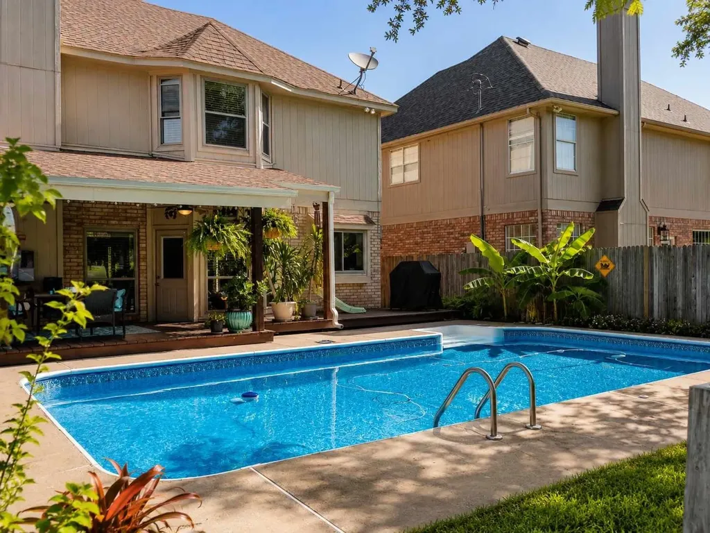 2902 Redstone Drive Arlington TX 76001
