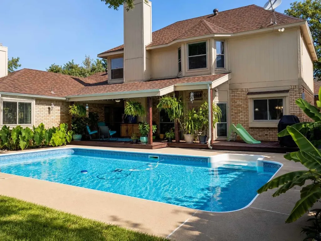 2902 Redstone Drive Arlington TX 76001