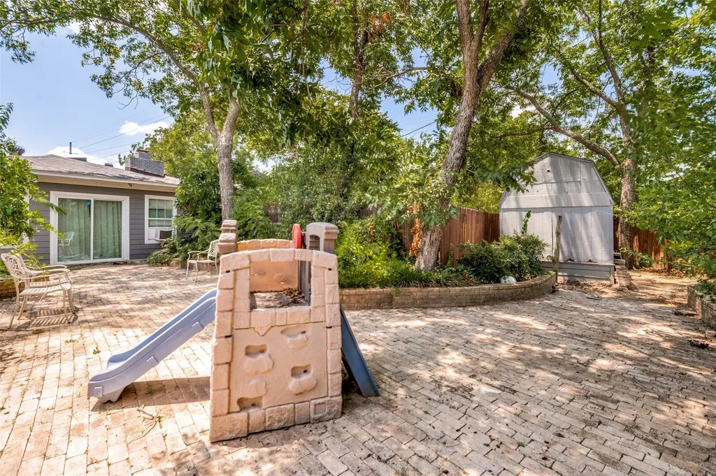 3469 Townsend Drive Dallas TX 75229