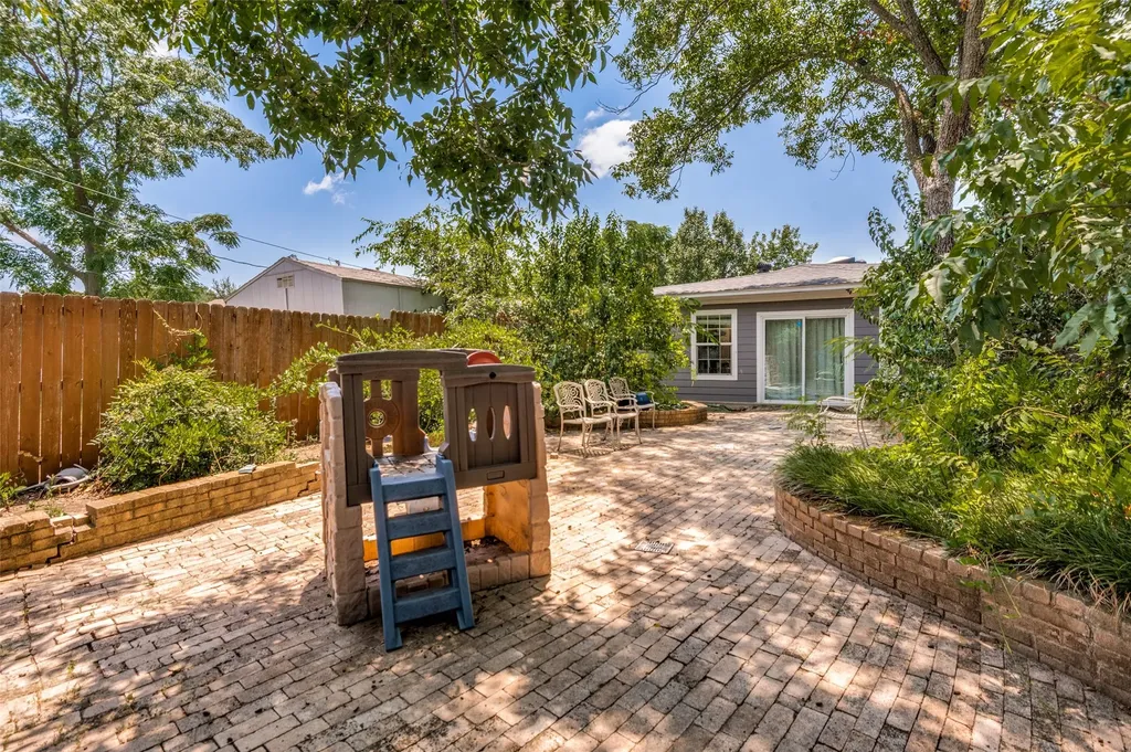 3469 Townsend Drive Dallas TX 75229