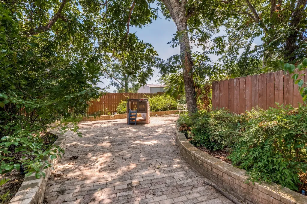 3469 Townsend Drive Dallas TX 75229