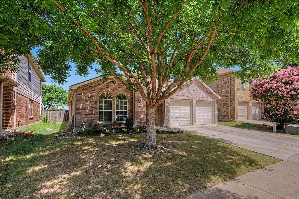 9225 Comanche Ridge Drive Fort Worth TX 76131