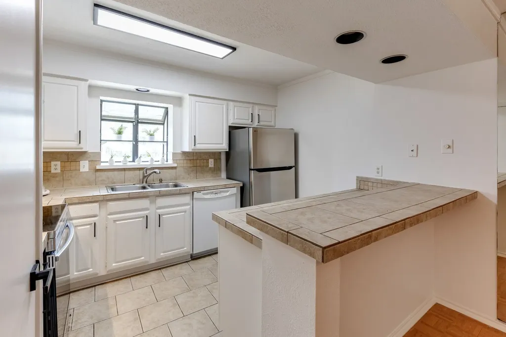 15221 Berry Trail Dallas TX 75248