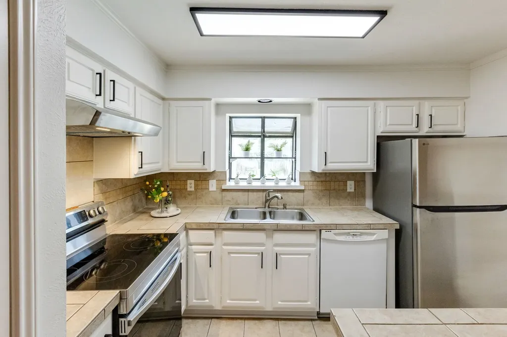 15221 Berry Trail Dallas TX 75248