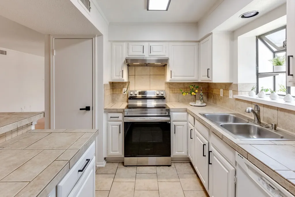15221 Berry Trail Dallas TX 75248