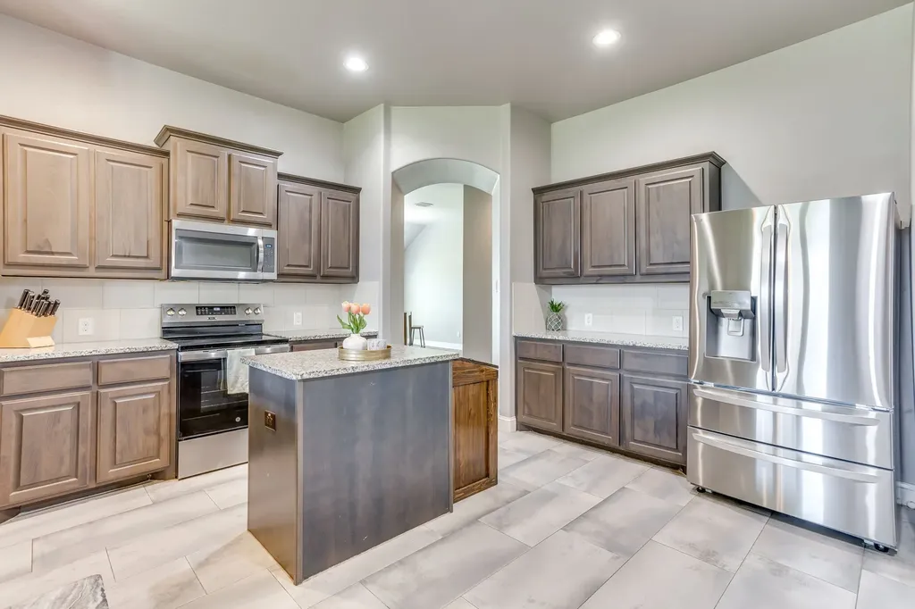 1140 Indigo Lane Burleson TX 76058