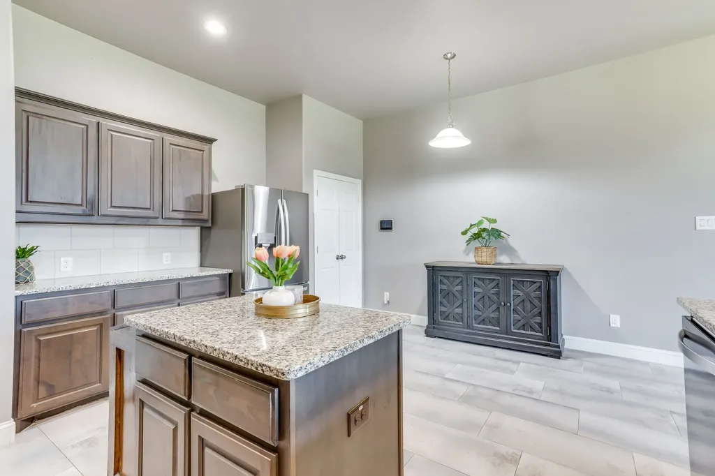 1140 Indigo Lane Burleson TX 76058