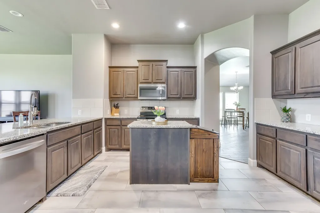 1140 Indigo Lane Burleson TX 76058
