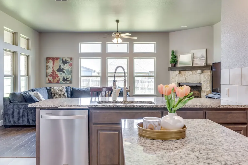 1140 Indigo Lane Burleson TX 76058