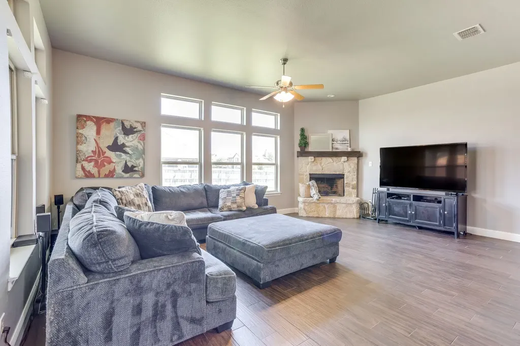 1140 Indigo Lane Burleson TX 76058