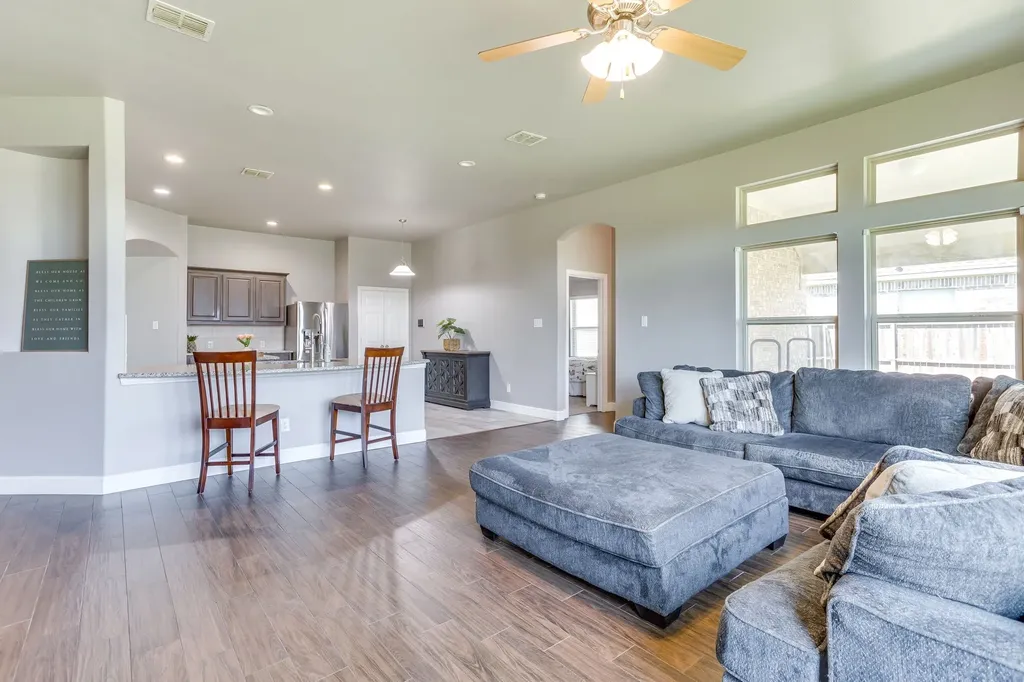 1140 Indigo Lane Burleson TX 76058