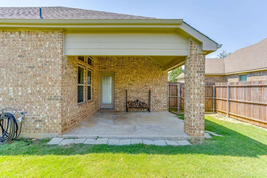 1140 Indigo Lane Burleson TX 76058
