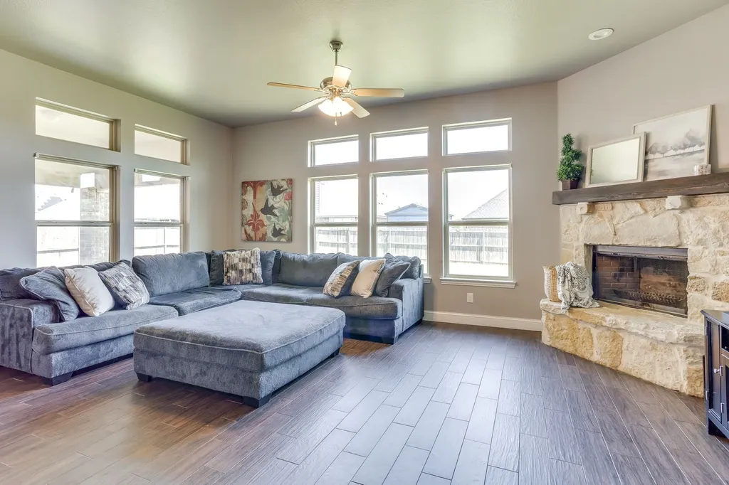 1140 Indigo Lane Burleson TX 76058