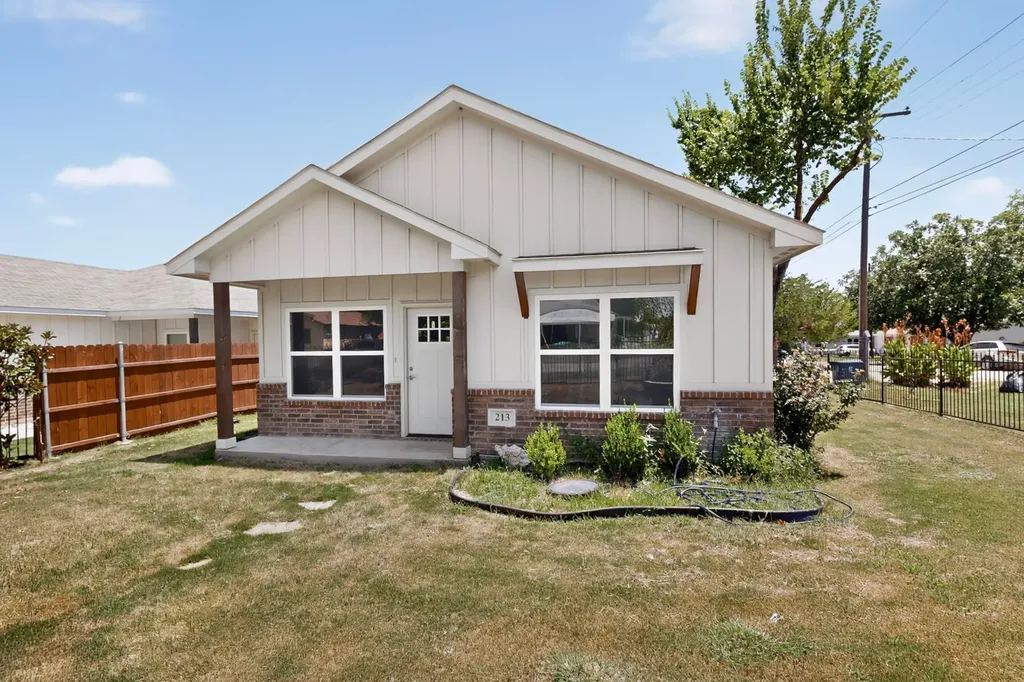 213 S Baugh Street Alvarado TX 76009