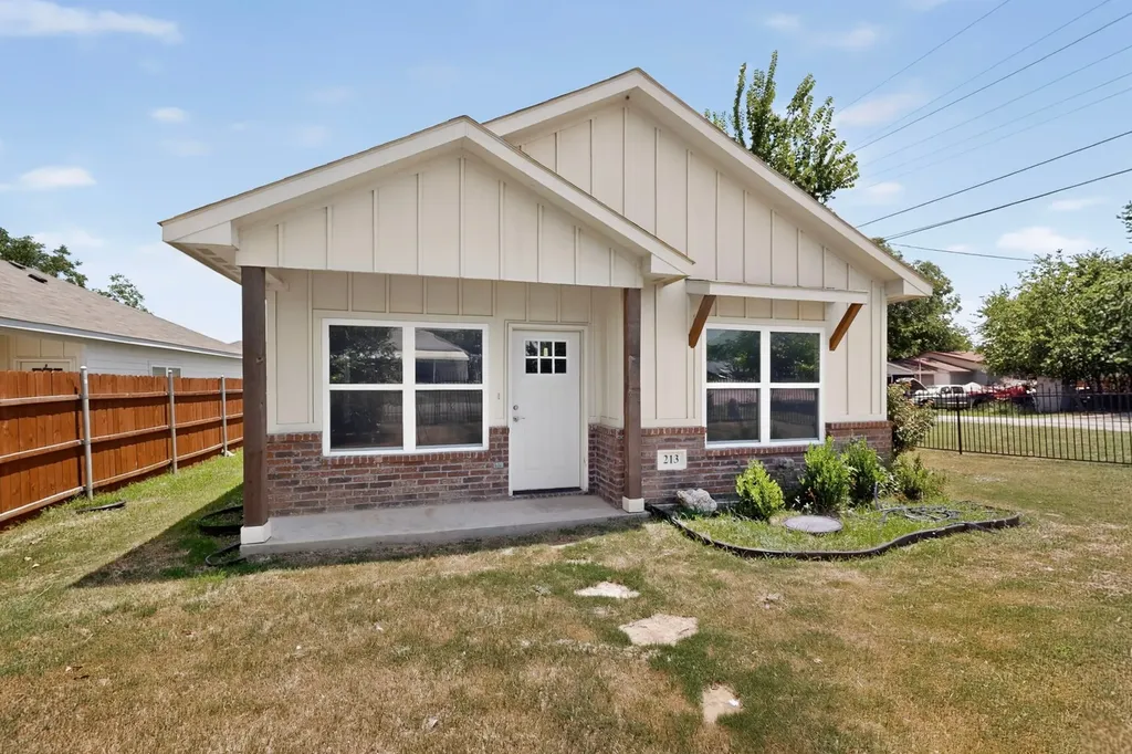 213 S Baugh Street Alvarado TX 76009