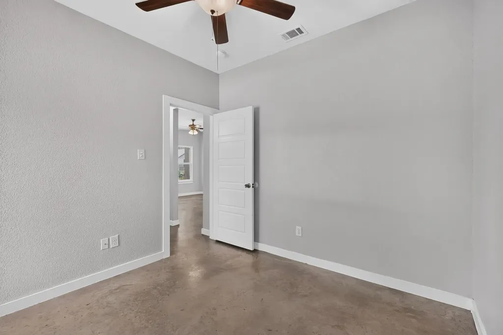 213 S Baugh Street Alvarado TX 76009