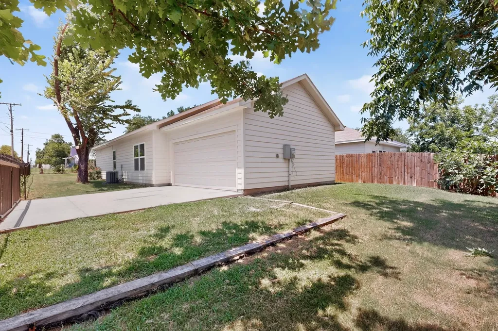 213 S Baugh Street Alvarado TX 76009
