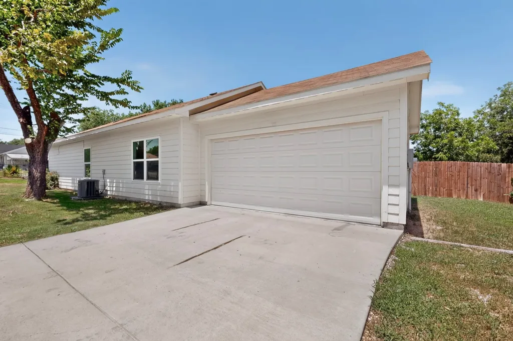 213 S Baugh Street Alvarado TX 76009