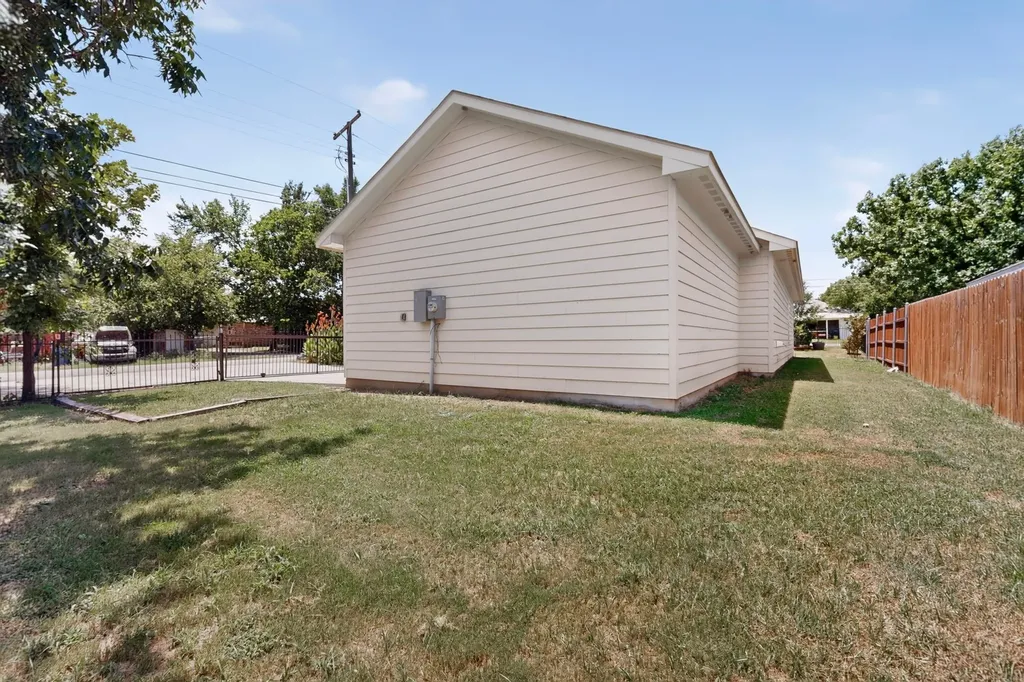 213 S Baugh Street Alvarado TX 76009