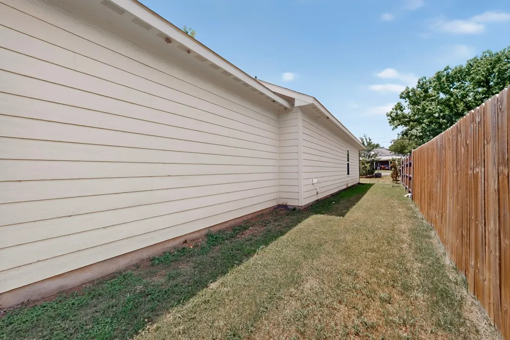 213 S Baugh Street Alvarado TX 76009