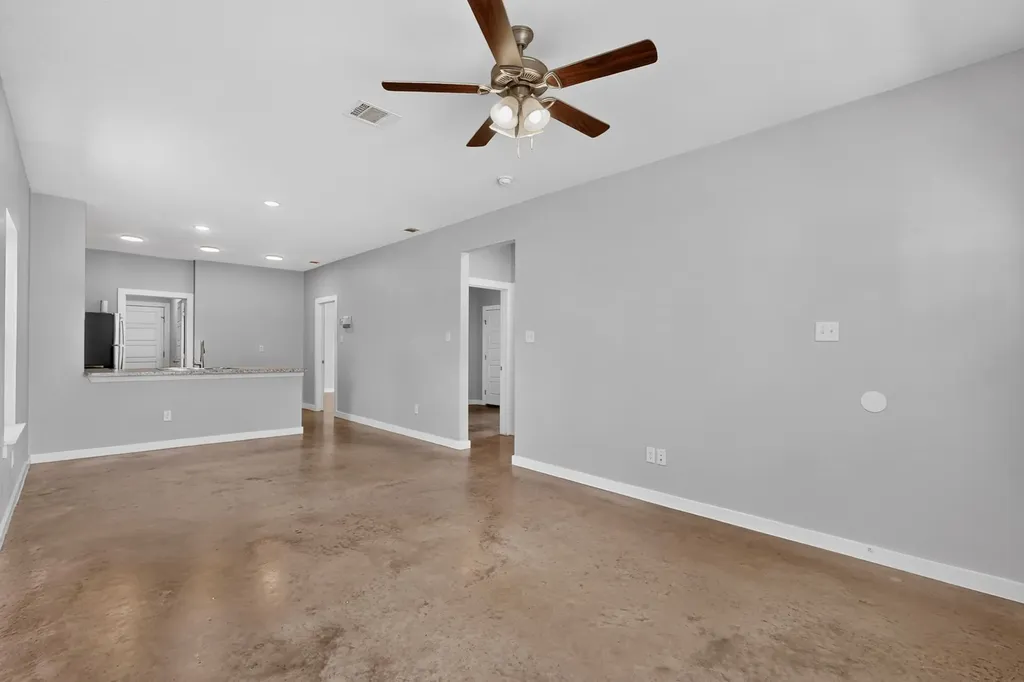 213 S Baugh Street Alvarado TX 76009
